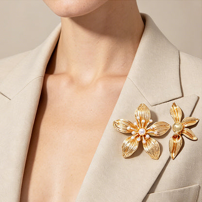 Xunora Women's Gold Flower Pearl Brooch
